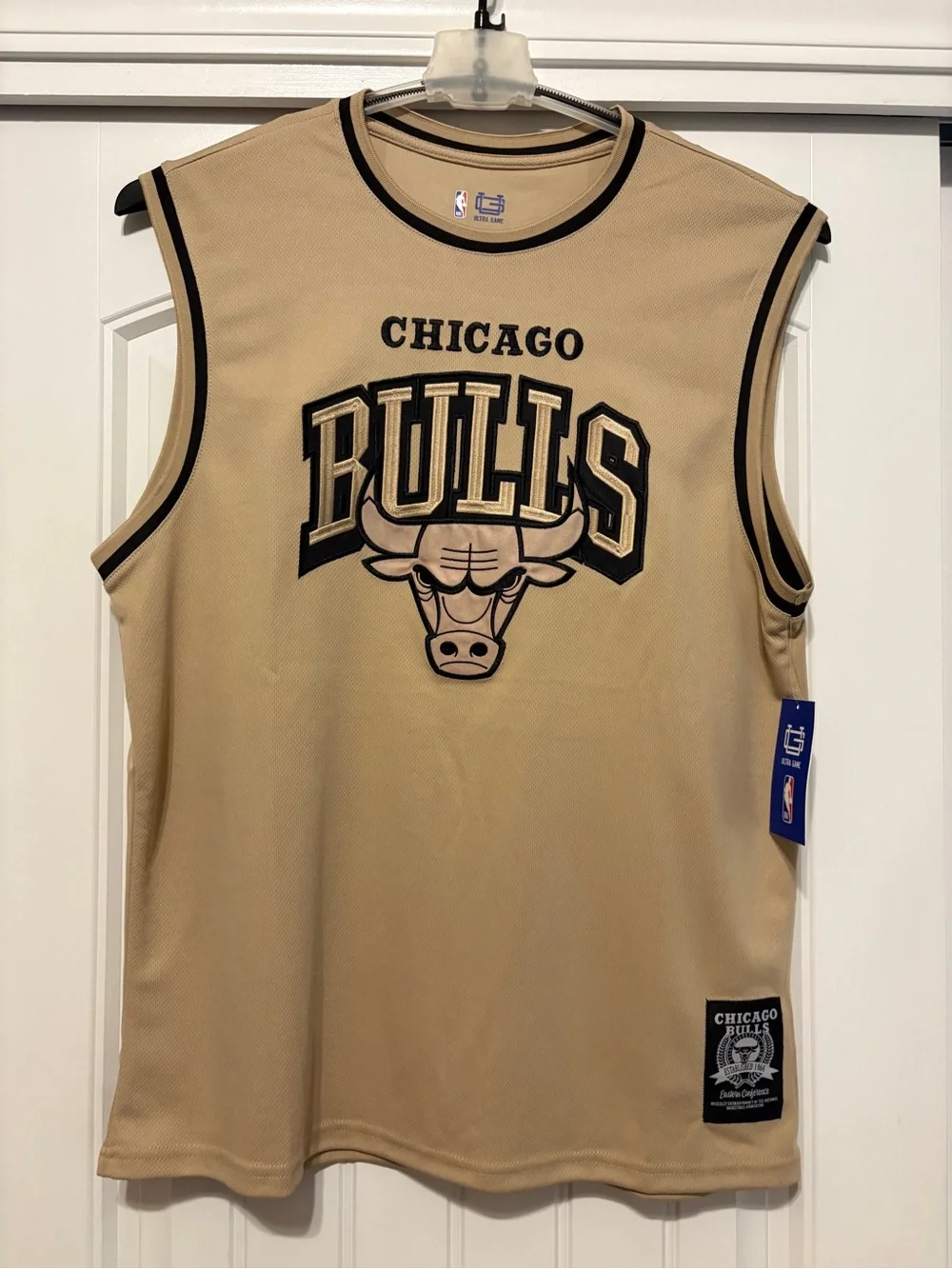 NEW Chicago Bulls Men’s Sleeveless Jersey in Beige
